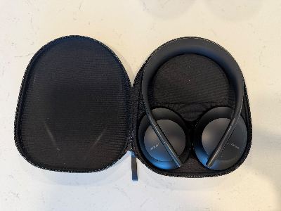 99% New - Bose 700 1