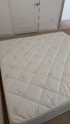 Give away amazing mattress PICK UP 1