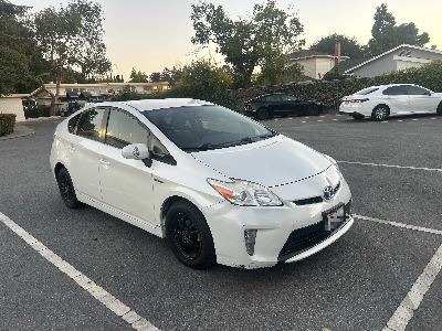 2015 Toyota Prius Hatchback 2