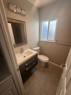 College Terrace Private Room w/ Bathroom (roommate wanted) 3