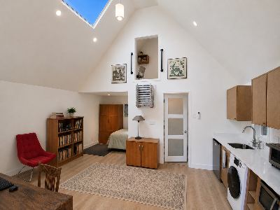 Furnished cottage with skylight loft workspace, 7 min bike to Stanford, available August 1, 2026 1
