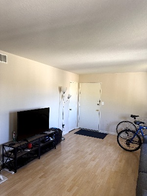 Roomate search (M) in 2br 1ba apt. (Off-campus for 1 year lease) 1