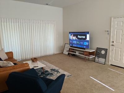 1 bedroom in a 2bed/2bath - downtown University Avenue - Great location 1
