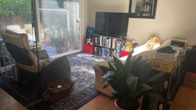 Amazing 2 Bedroom/1Bath Apartment with Huge Backyard (Fall) 1